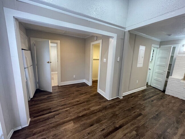 Foto del edificio - ((FREE Oct Rent)) Cozy 1 Bedroom 1 Bath  D...