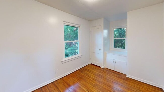 Building Photo - 250 Mercer Ave