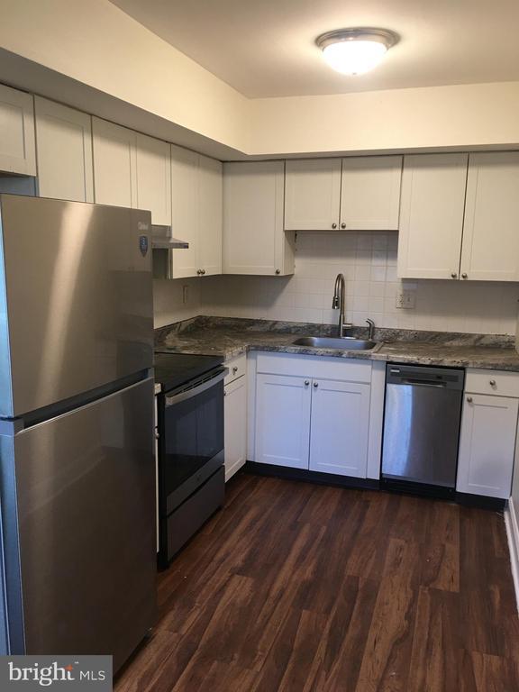 Primary Photo - 12 Reliance Ct