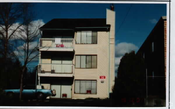 Building Photo - 4526 S Henderson St