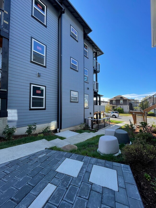 Foto del edificio - ROOM #2 FOR RENT in a 3 bed/1 bath Apartment, with shared living spaces. WWU Students Welcome!