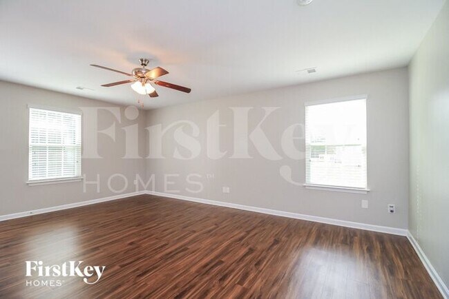 Building Photo - 247 Sawyer Ln