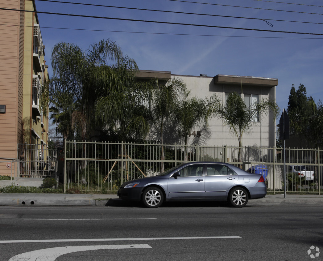 Building Photo - Suites on Vanowen