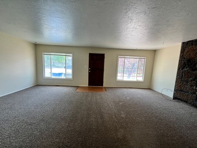 Building Photo - Great Property South of Town