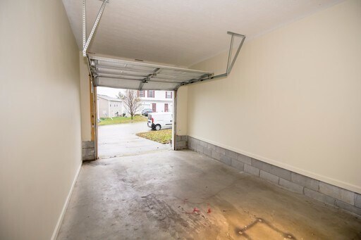 Primary Photo - 1435/1437 Creekside
