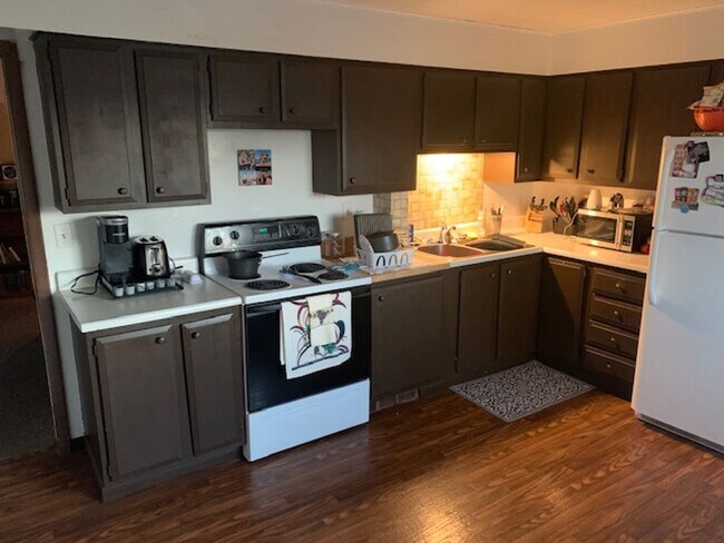 Foto del edificio - Duluth MN - 4 Bed - 1 Bath - Single Family...