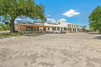 Building Photo - 301 S Toulme St