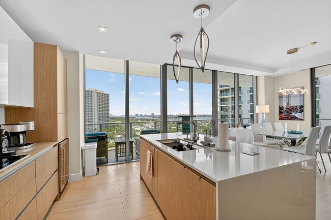 Foto del edificio - 3100 N Ocean Dr