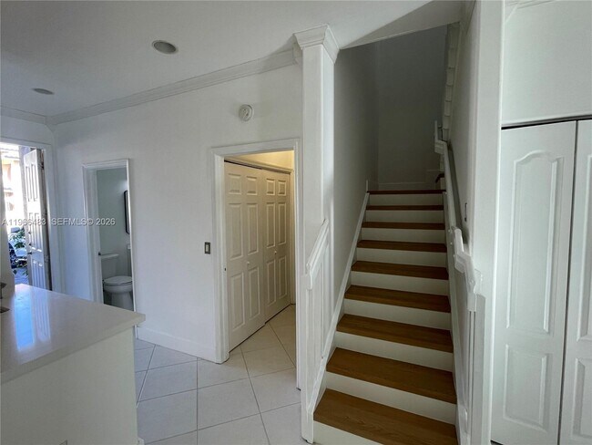 Foto del edificio - 703 NE 195th St