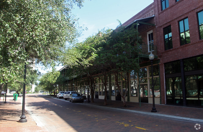 Building Photo - The Arlington