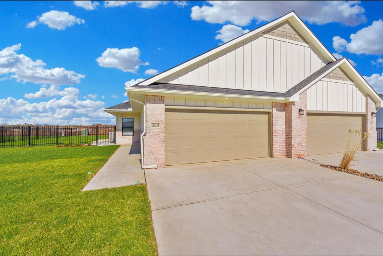 Foto principal - *Beautiful New Duplexes in Goddard School ...