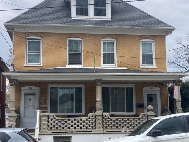 Building Photo - 353 Thomas St