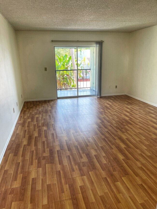 ¡Sala de estar - 2846 Somerset Park Dr