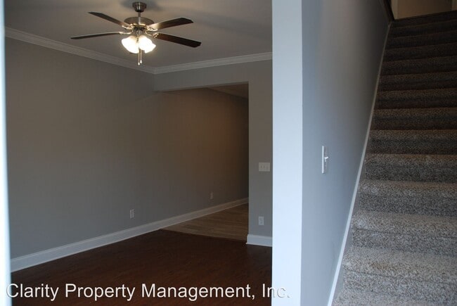 Building Photo - 2 br, 1.5 bath House - 300 Savannah Ave NE**