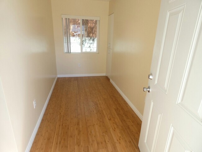 Building Photo - 845 Morada Pl