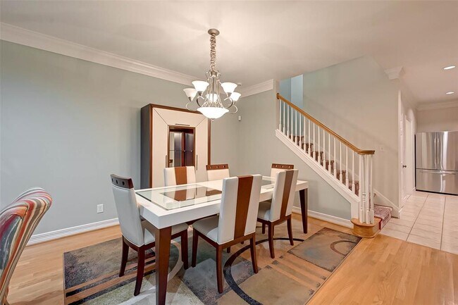 Dining room - 218 Bremond St