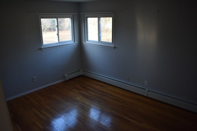 Building Photo - 85 Cedar Dr