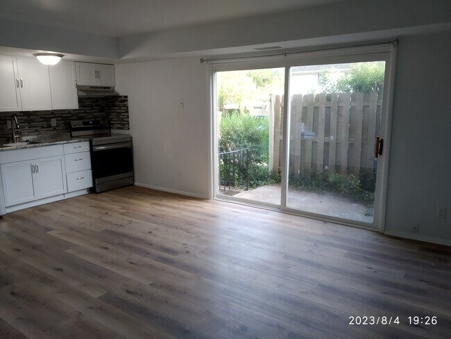 Foto del edificio - 3601 Kenbrooke Ct