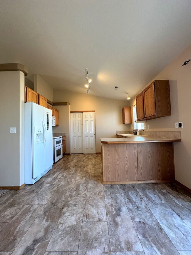 Foto del edificio - 8303 Wenatchee Ct