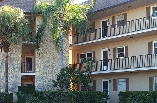 Building Photo - 5467 Rattlesnake Hammock Rd