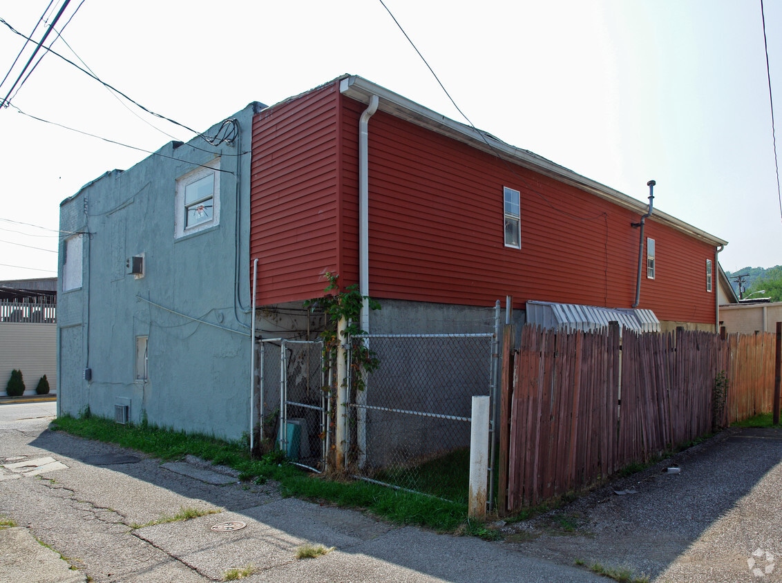 Building Photo - 603-607 1/2 Rock Lake Dr