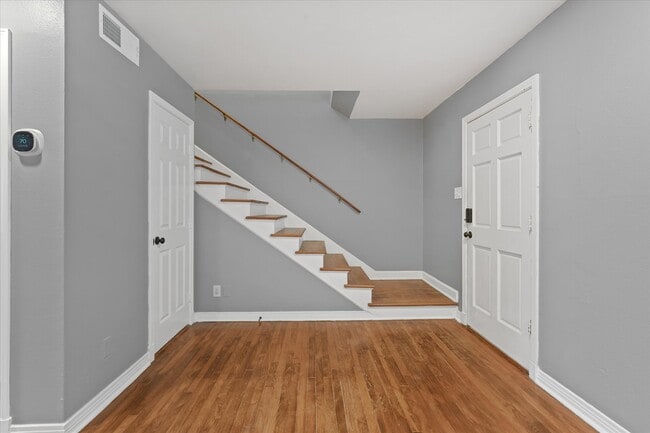 Building Photo - 6341 Bordeaux Ave