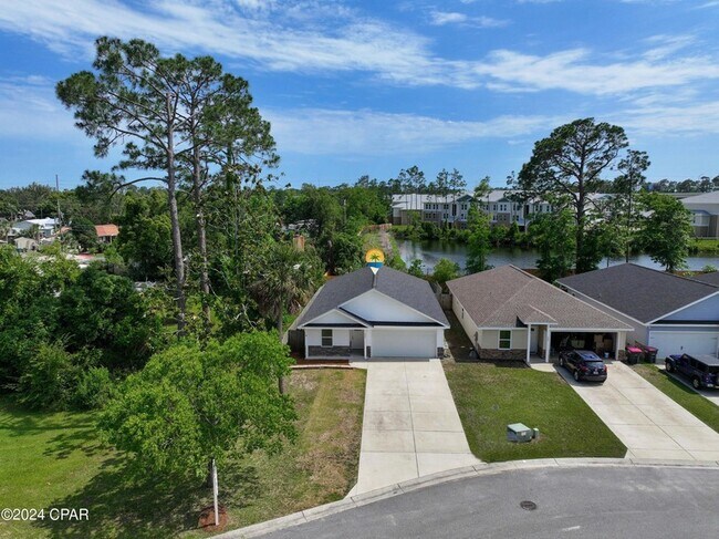 Foto del edificio - 205 Woodlawn Ct