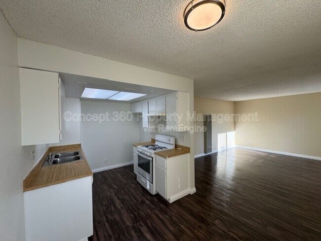 Foto del edificio - 9421 Cedar St