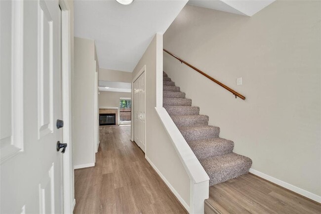 Building Photo - 24 W Willowood Ct