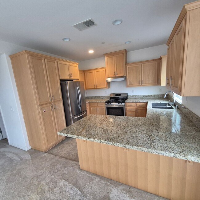 Foto del edificio - Spacious 3 Bedroom, newer home in South Sacramento