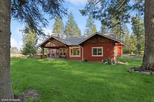 Foto del edificio - Stunning Columbia Falls Home w/horse pasture