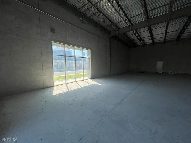 Foto del edificio - Studio, 1 bath House - 2210 E Interstate H...