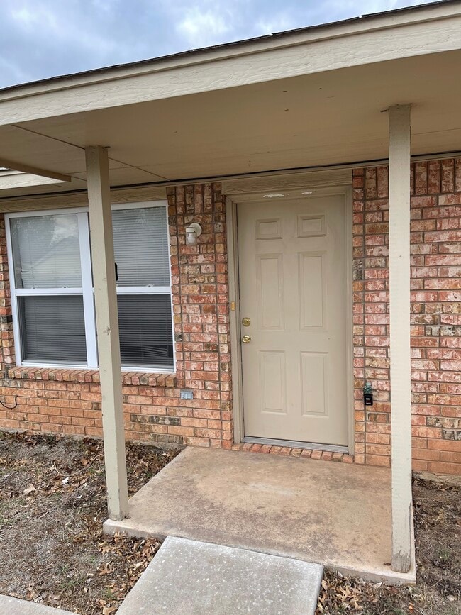 Building Photo - 7942 NW Crossland Cir