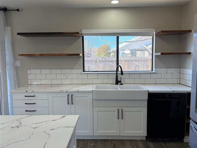 Foto del edificio - 1307 Lakeside Loop