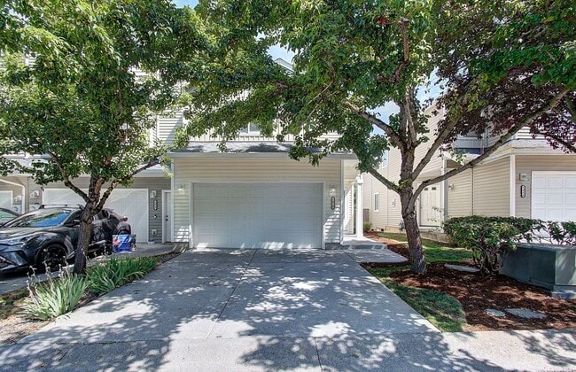 Beautiful Townhome- 3 Bedrooms - Beautiful Townhome- 3 Bedrooms
