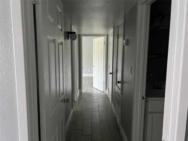 Building Photo - 8034 Antoine Dr