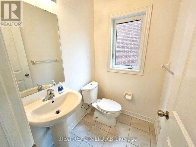 Building Photo - 372 Leanne Ln