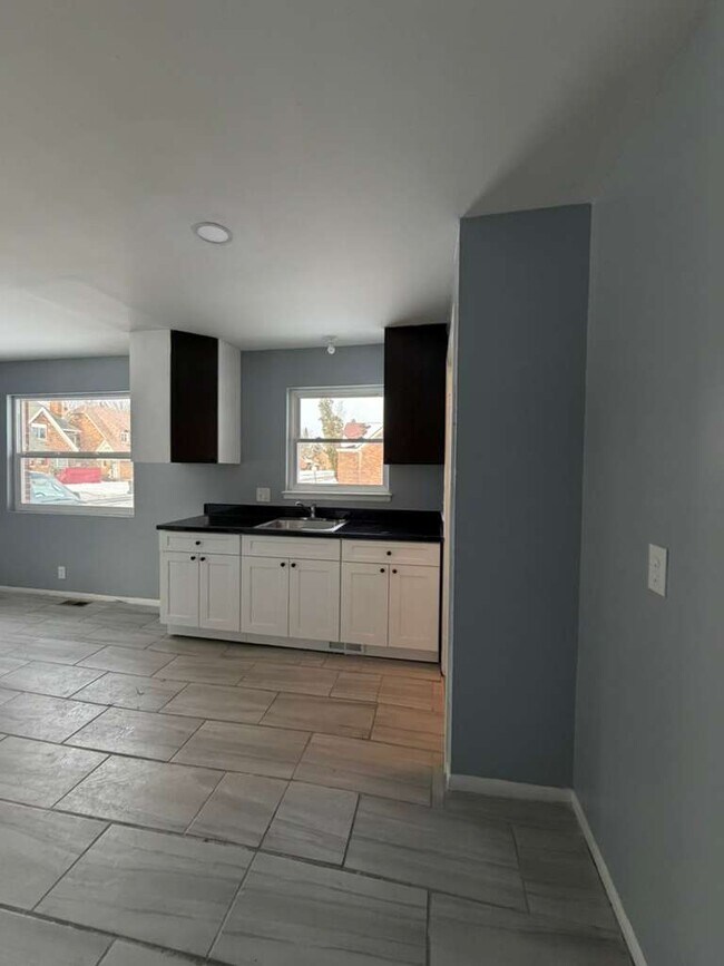 Building Photo - 11454 Sanford Ave