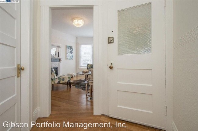 Building Photo - 2 br, 2 bath House - 3191 California Street