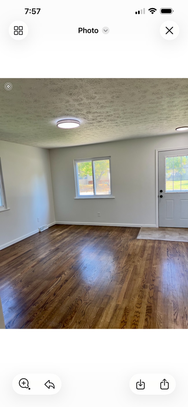 Building Photo - 185 Meadows Dr