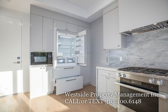 Foto del edificio - Stunning New Townhome In Santa Monica