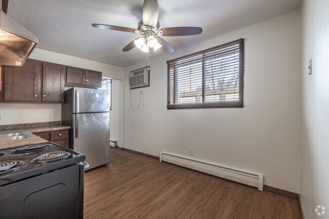 2BR, 1BA - 700SF - Kitchen - Alpine Apartments