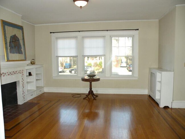 Foto del edificio - 389 Lloyd Ave