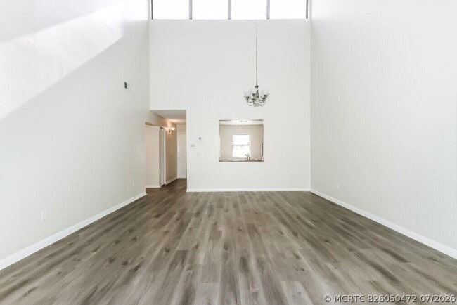 Building Photo - 304 Lakeview Dr E