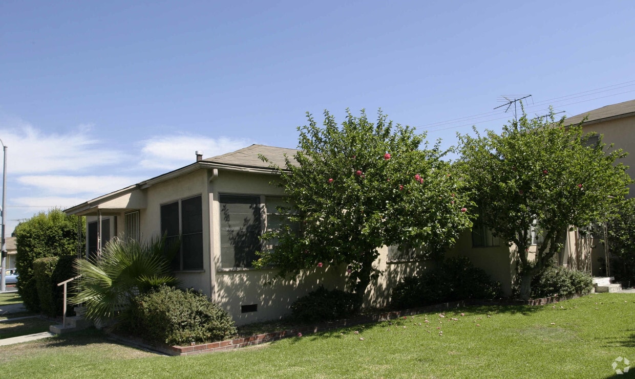 Building Photo - 4266 N Lakewood Blvd