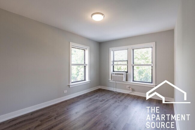 Foto del edificio - 709 W Brompton Ave