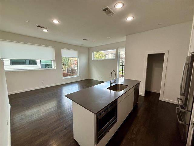 Foto del edificio - 4211 Delano Pl