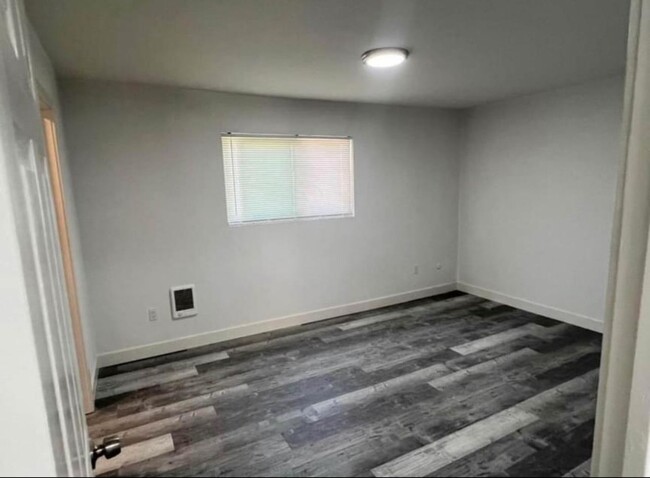 Building Photo - 1 bedroom 1 bath apartment in Chula Vista....