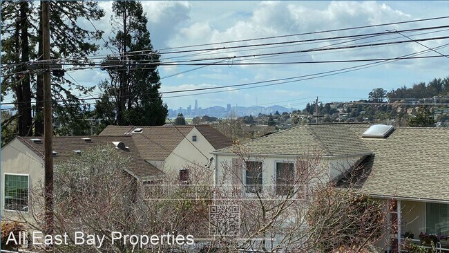 Building Photo - 3 br, 1.5 bath House - 234 San Carlos Avenue