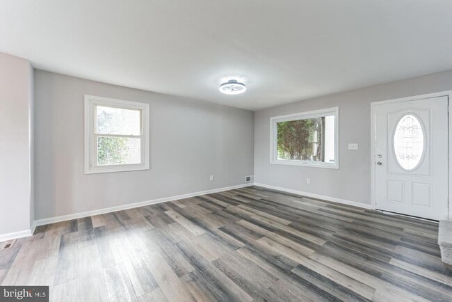 Building Photo - 4011 Mortimer Ave